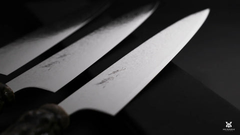 Il ruolo dei coltelli giapponesi nella preparazione di sashimi e sushi